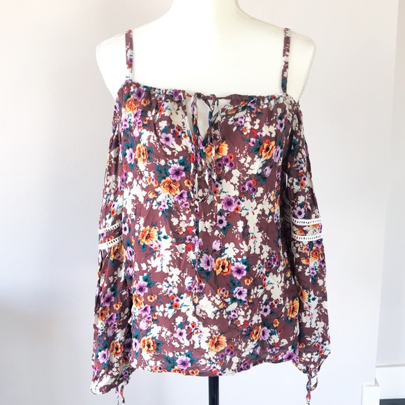 3/$25 WAYF | Cold Shoulder Peasant Blouse - Picture 4 of 7